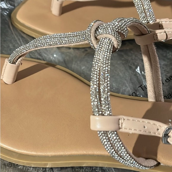 y•not? NEW Size 5 sandals - Picture 3 of 4